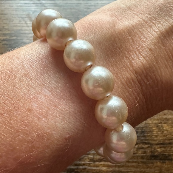 Vintage Jewelry - VINTAGE Faux Pearl Bracelet